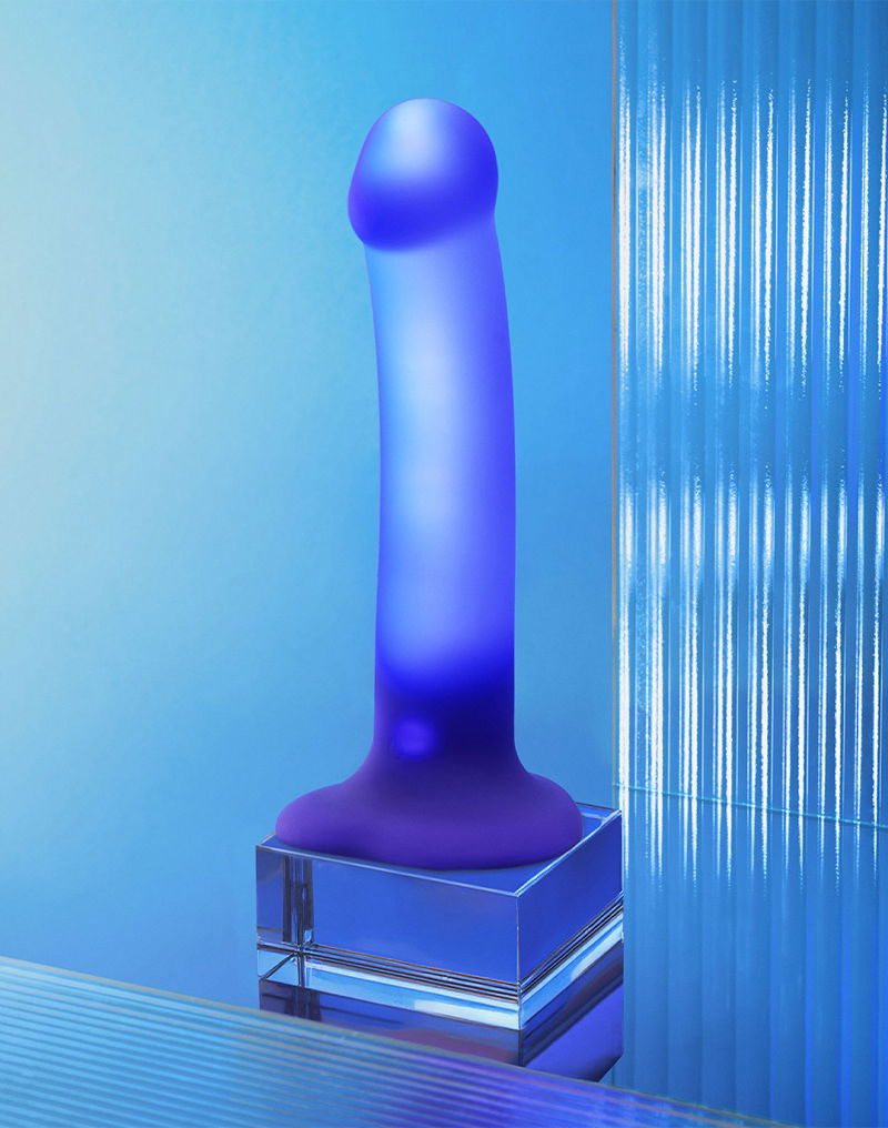 Strap-On-Me - Glow LED Dildo - Maat M - Paars
