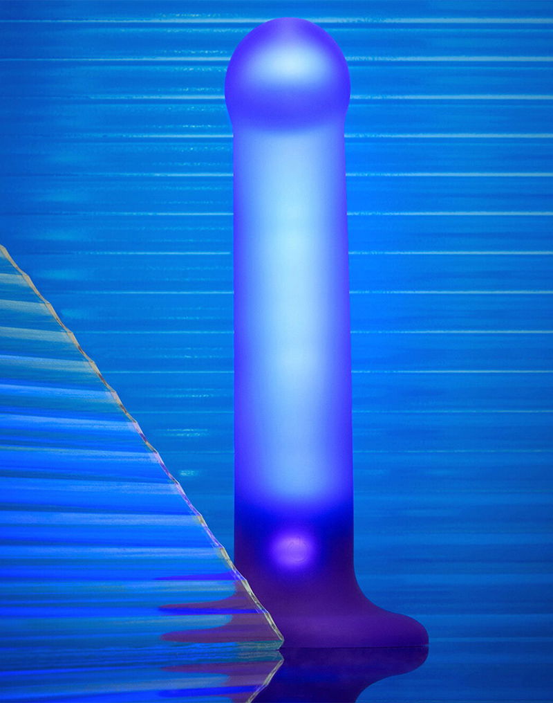 Strap-On-Me - Glow LED Dildo - Maat M - Paars