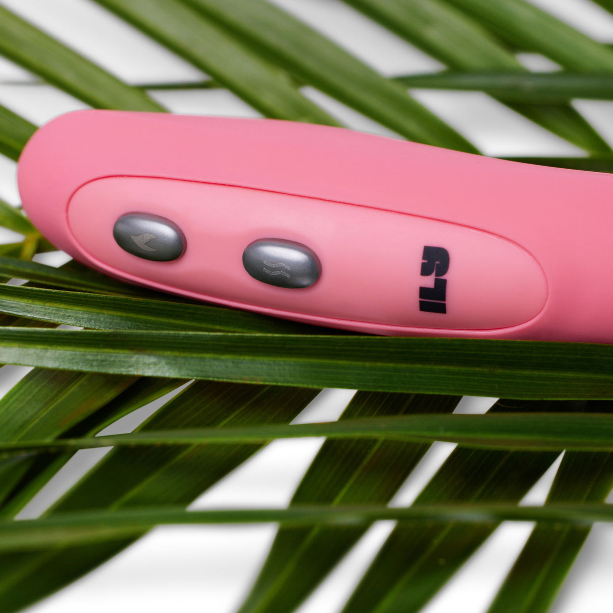 ILY - The Wand - Dubbele Stimulatie Wandvibrator - Roze