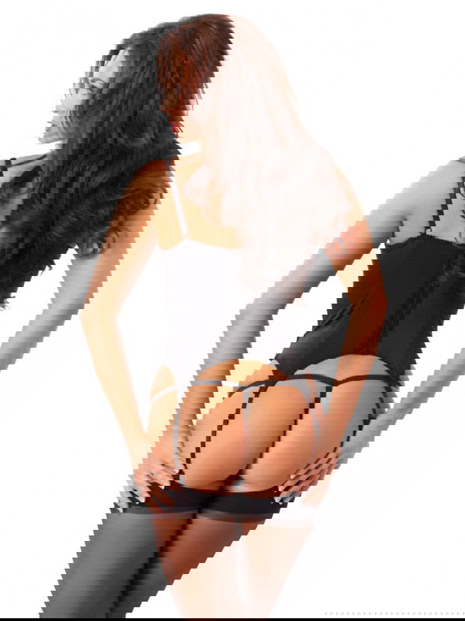 Amorable by Rimba - Corset met G-string en Kousen - Zwart / Goud