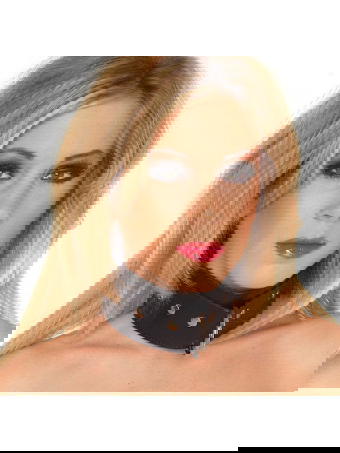 Rimba - Halsboei gevoerd met bont en ring aan de voorzijde