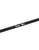 Rimba Latex Play - Halsband met opschrift 'Use Me' - Zwart & Wit