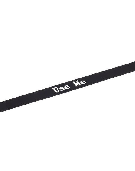 Rimba Latex Play - Halsband met opschrift 'Use Me' - Zwart & Wit