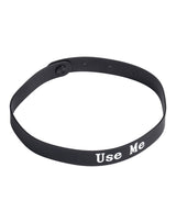 Rimba Latex Play - Halsband met opschrift 'Use Me' - Zwart & Wit