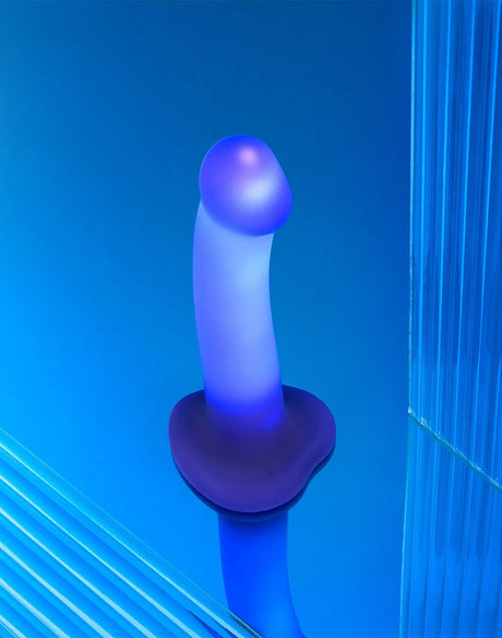 Strap-On-Me - Glow LED Dildo - Maat M - Paars