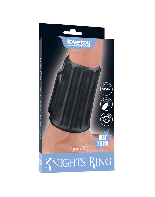 LoveToy - Ridge Knights Ring - Vibrerende Penis Sleeve (Ø 3,7 cm) - Zwart